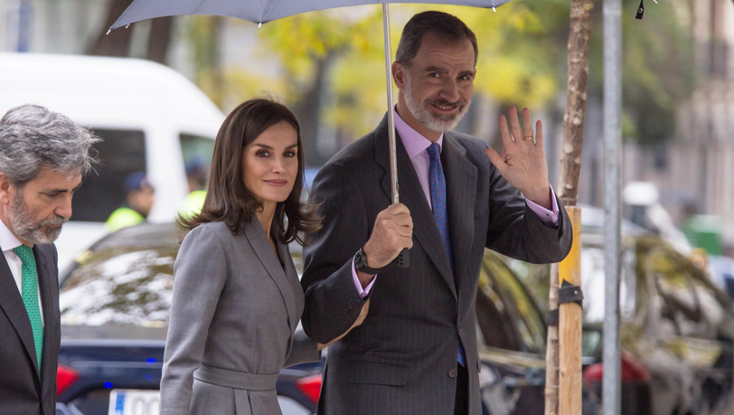 Wenige Tage vorher: Letizia mit langer Mähne und König Felipe. Wenige Tage vorher: Letizia mit langer Mähne und König Felipe.