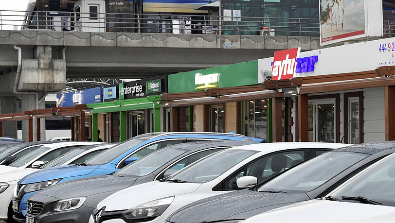 Mit dem Mietwagen machte sich der 35-Jährige auf nach Serbien. Mit dem Mietwagen machte sich der 35-Jährige auf nach Serbien.