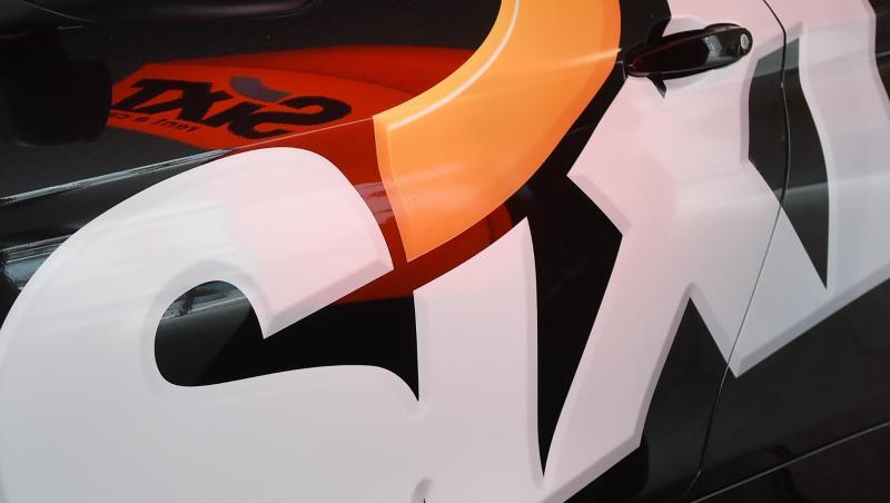 Das Logo des Autovermieters Sixt SE an einer Fahrzeugtür. Foto: Tobias Hase/dpa/Symbolbild Das Logo des Autovermieters Sixt SE an einer Fahrzeugtür. Foto: Tobias Hase/dpa/Symbolbild