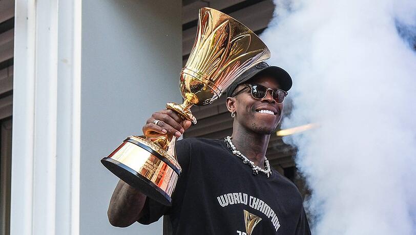 Dennis Schröder kann sich jetzt nicht nur Basketball-Weltmeister, sondern auch "Mann des Jahres 2023" nennen.