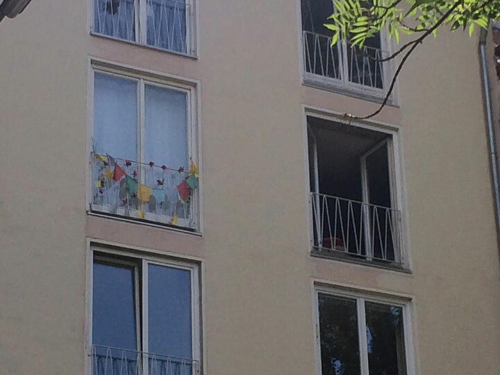 Mord in der Au in München: Bilder vom Tatort: Hier wurde die 91-jährige Rentnerin Anna S. auf gewaltsame Weise umgebracht. Die Spurensicherung ist noch vor Ort.