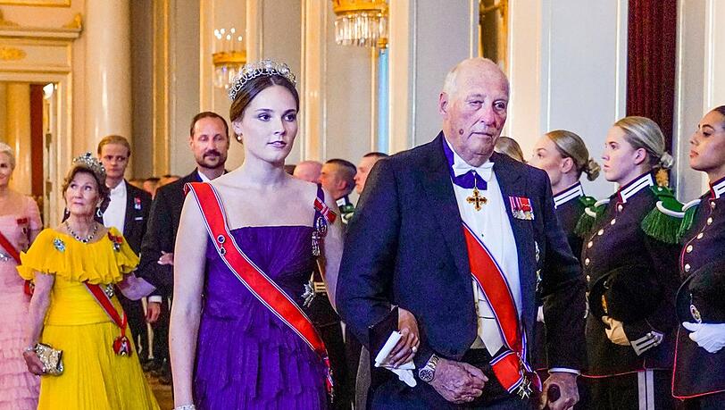 König Harald mit Prinzessin Ingrid Alexandra von Norwegen bei einem königlichen Gala-Dinner im Juni 2022.