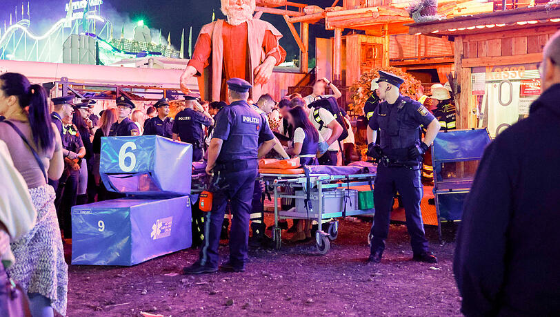 Insgesamt acht Personen wurden beim "Höllenblitz"-Unfall verletzt. Insgesamt acht Personen wurden beim "Höllenblitz"-Unfall verletzt.