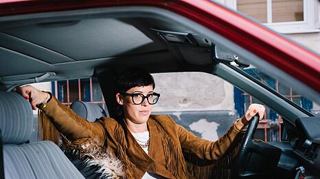 Eva Karl Faltermeier steuert auf die nächste Pointe zu.