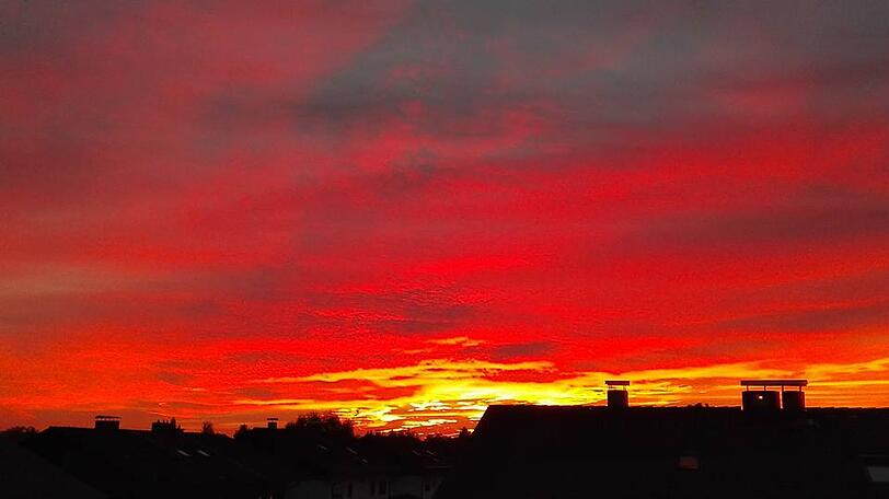 Der Himmel glühte auch über Großkarolinenfeld - und wie!