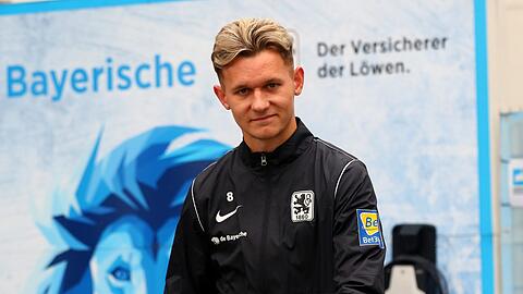 Servus, Erik! Am Dienstag betrat Neulöwe Tallig erstmals den Trainingsplatz an der Grünwalder Straße.