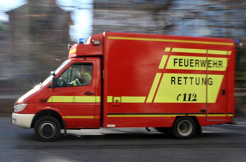 Eine Notärtin übersah bei der Untersuchung einer leiche, dass der Mann Opfer eines Totschlages war