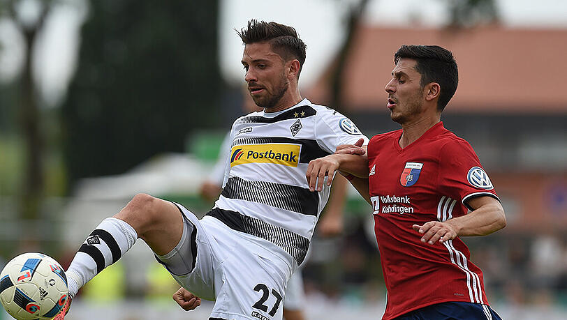 Erzielte das einzige Tor des Spiels: Julian Korb (l.) von Borussia Mönchengladbach. Erzielte das einzige Tor des Spiels: Julian Korb (l.) von Borussia Mönchengladbach.