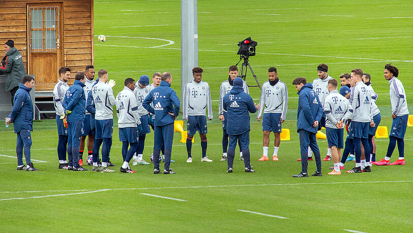 Der FC Bayern setzt auch am Dienstag noch mit dem Teamtraining aus. Der FC Bayern setzt auch am Dienstag noch mit dem Teamtraining aus.