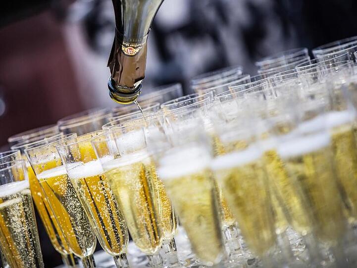 Rein rechnerisch kaufte jeder Bundesbürger im vergangenen Jahr knapp 4 Flaschen Sekt, Champagner, Prosecco, Asti oder Crémant