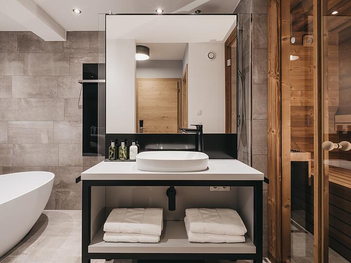 Eine eigene Sauna verwandelt die Spa Suite in eine persönliche Wellness-Oase.