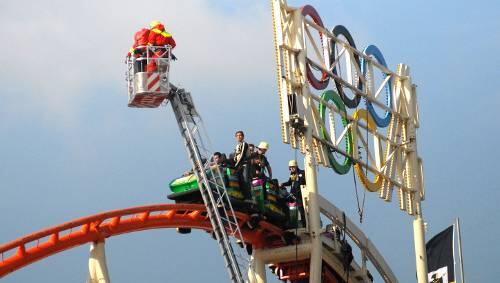 Höhenretter im Einsatz beim Olympia Looping. Höhenretter im Einsatz beim Olympia Looping.