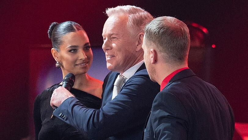 Amira Pocher und Oliver Pocher (r.) bei "Ein Herz für Kinder" - nur getrennt von Moderator Johannes B. Kerner.
