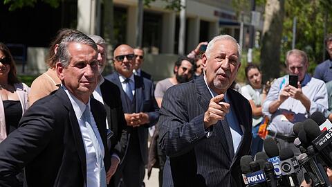 Verteidiger Mark Geragos liegt mit Bezirksstaatsanwalt Nathan Hochman im Clinch.