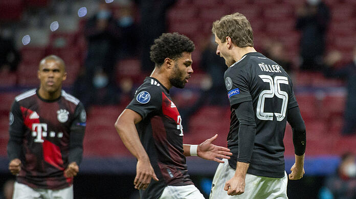 Thomas Müller und Serge Gnabry sorgen für die offensive Wende.