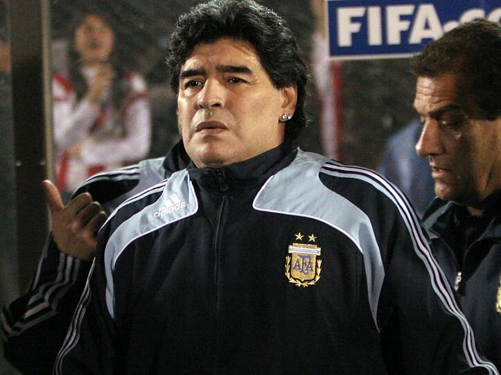 Will fünf Kilo abspecken und ist deswegen zur Kur in Meran aufgebrochen: Argentiniens Noch-Nationaltrainer Diego Maradona.