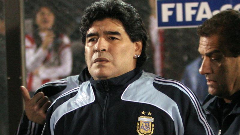 Will fünf Kilo abspecken und ist deswegen zur Kur in Meran aufgebrochen: Argentiniens Noch-Nationaltrainer Diego Maradona. Will fünf Kilo abspecken und ist deswegen zur Kur in Meran aufgebrochen: Argentiniens Noch-Nationaltrainer Diego Maradona.