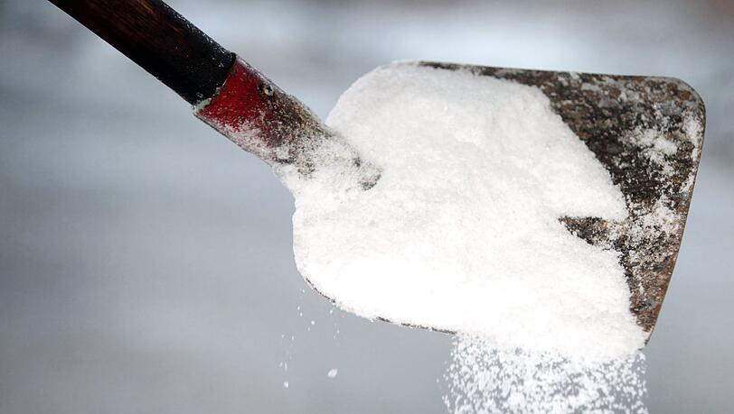 In Hamburg ist der Einsatz von Tausalz vor&uuml;bergehend wieder erlaubt. (Symbolbild)