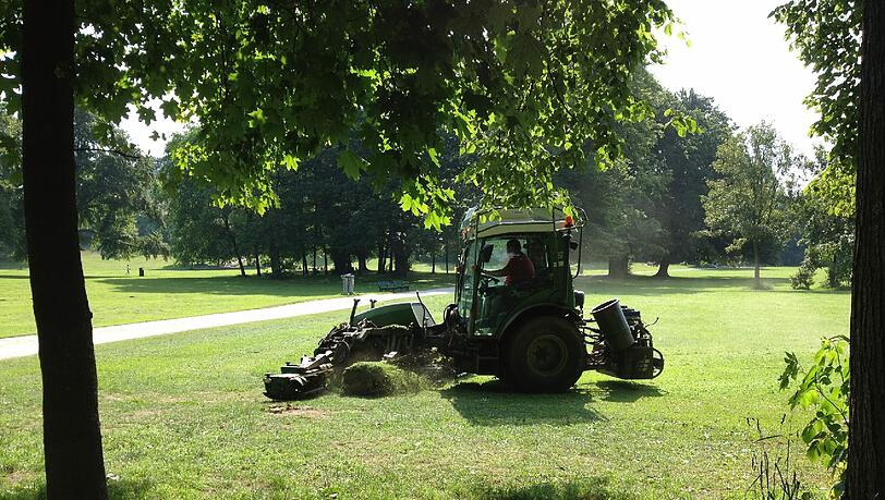 Mehr Wege für Radler im Englischen Garten? Wenn es nach den Parteien Bürgerliche Mitte, Freie Wähler, ÖDP und Bayernpartei geht, soll das es bald eine neue Route geben. Mehr Wege für Radler im Englischen Garten? Wenn es nach den Parteien Bürgerliche Mitte, Freie Wähler, ÖDP und Bayernpartei geht, soll das es bald eine neue Route geben.