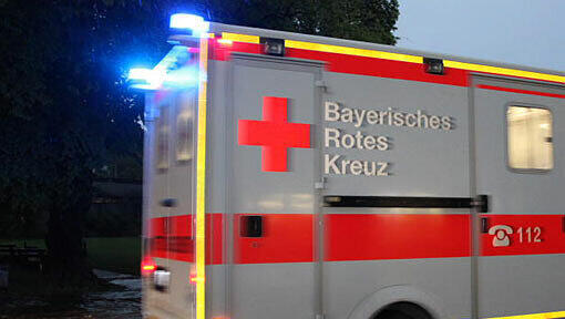 Der Motorradfahrer wurde bei dem Unfall schwer verletzt und musste in einem Krankenhaus behandelt werden (Symbolbild) Der Motorradfahrer wurde bei dem Unfall schwer verletzt und musste in einem Krankenhaus behandelt werden (Symbolbild)