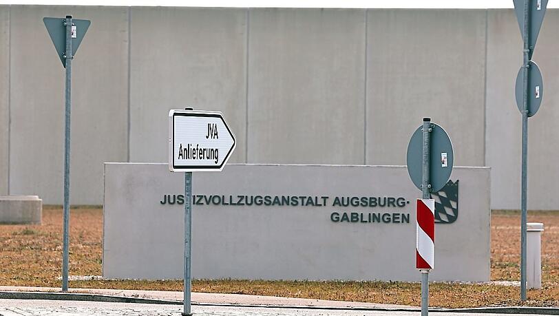 Der Eingangsbereich der JVA in Gablingen bei Augsburg.