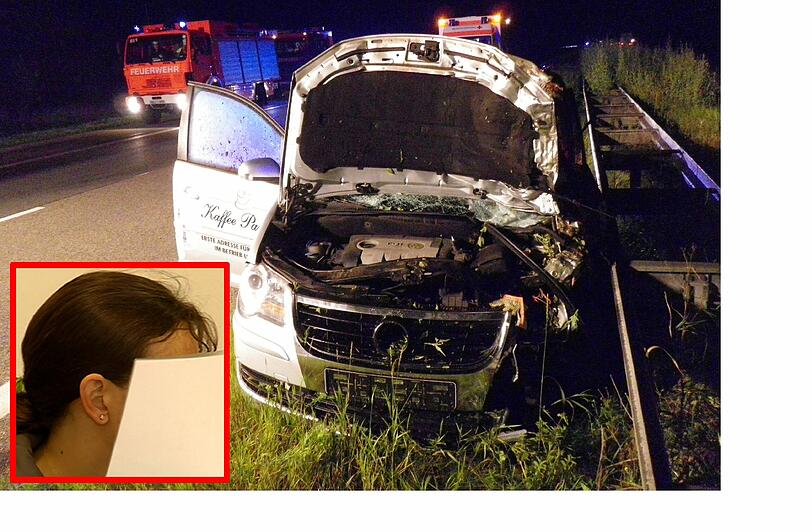 Nach dem Zusammenprall mit dem Pferd hatte der VW-Touran nur noch Schrottwert. Fahrer Volker T. starb noch an der Unfallstelle. Pferdebesitzerin Bettina T. wirkte sehr mitgenommen und brach während der Verhandlung immer wieder in Tränen aus.
