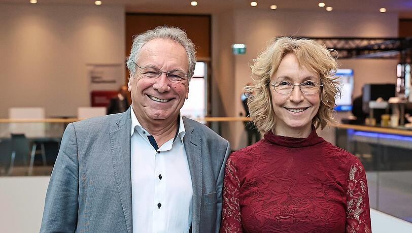 Klaus Ernst (l.) zusammen mit Irmgard Freihoffer, diebeiden Landesvorsitzenden.