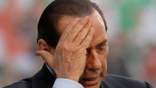 Die Entscheidung des Verfassungsgerichts bringt sogar Berlusconi zum grübeln. Er blickt schwierigen Zeiten entgegen. Die Entscheidung des Verfassungsgerichts bringt sogar Berlusconi zum grübeln. Er blickt schwierigen Zeiten entgegen.