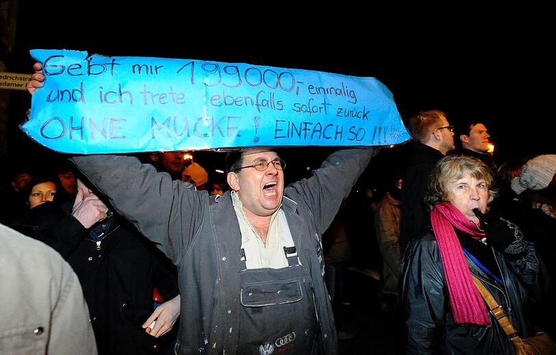 Proteste bei Wulffs Zapfenstreich - sehen Sie hier die Bilder...