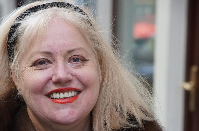 Geschäftsinhaberin Alexa Schab: &bdquo;Ich lese ganz gerne jeden Tag in der früh das Horoskop in der Abendzeitung. Dann stelle ich mich so ein bisschen auf den Tag ein &ndash; und meistens stimmt auch, was dort drinsteht. Am AZ-Wochenhoroskop mag, ich dass drinsteht, wann mein bester Tag ist. Das trifft es fast immer. Ich bin schon etwas abergläubisch, aber ich würde mir nie ein persönliches Horoskop erstellen lassen. Auf mich als Widder zutreffend sind die Eigenschaften zielstrebig, ehrgeizig, abenteuerlustig und anziehend. Dennoch bin ich davon überzeugt, dass jeder seines Glückes Schmied ist.&ldquo;