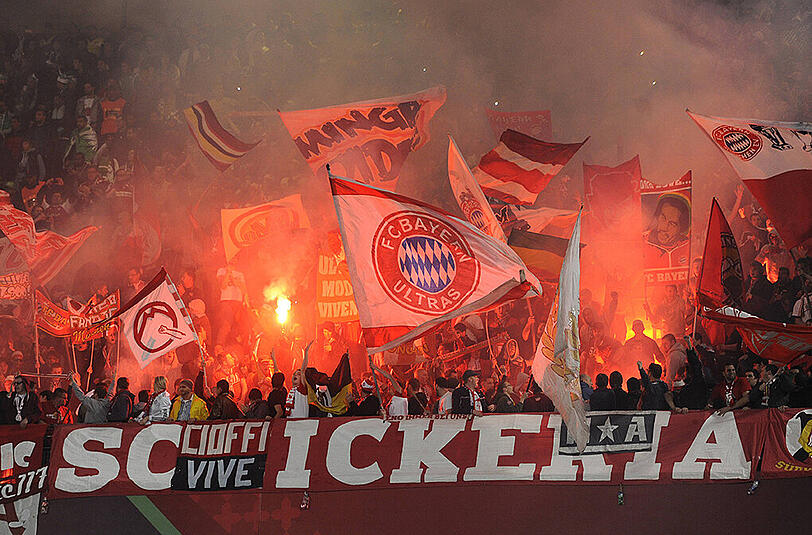 Die Bayern-Ultras "Schickeria München" setzten in der letzten zeit immer wieder ein zeichen gegen Fremdenfeindlichkeit und Judenhass.