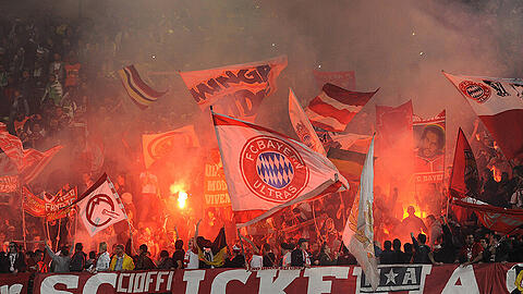 Die Bayern-Ultras "Schickeria München" setzten in der letzten zeit immer wieder ein zeichen gegen Fremdenfeindlichkeit und Judenhass.