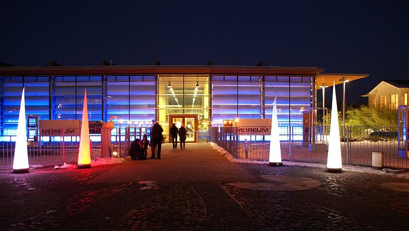 Technologiepavillon im Bauzentrum Poing bei Nacht Technologiepavillon im Bauzentrum Poing bei Nacht