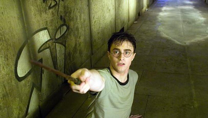 Voldemort ist auferstanden und Harry schwebt in größter Gefahr. Voldemort ist auferstanden und Harry schwebt in größter Gefahr.