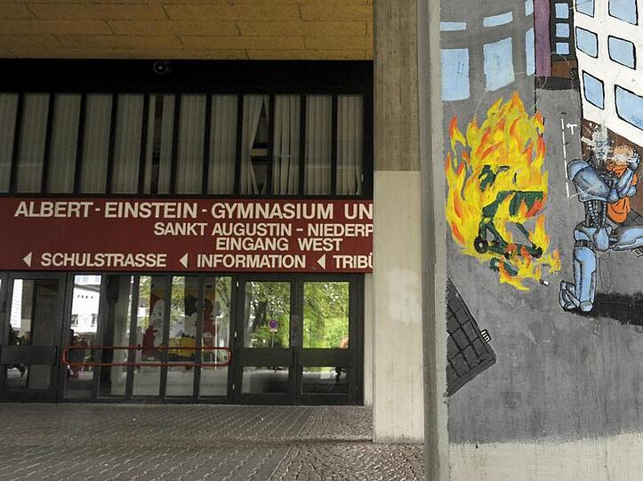 Der Eingang des Albert-Einstein-Gymnasiums in Sankt Augustin.