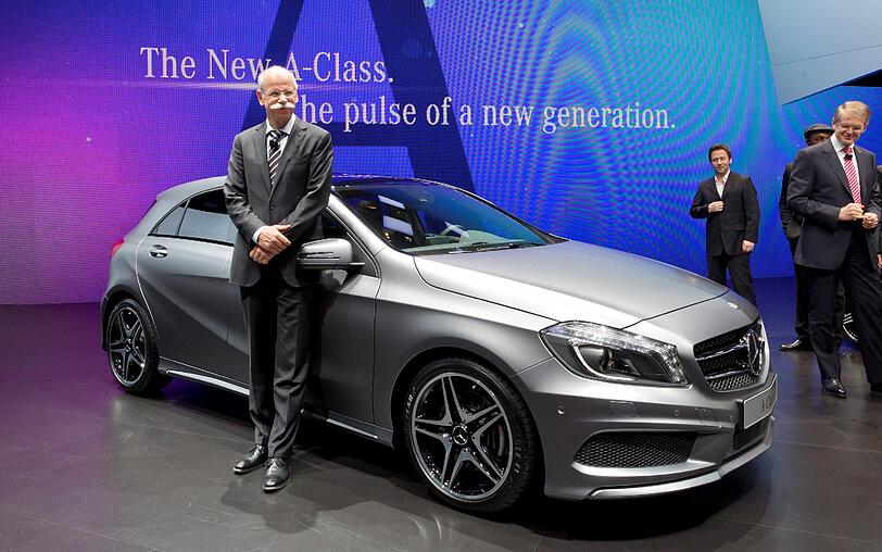 Mit &bdquo;A wie Angriff führt Daimler-Chef Dieter Zetsche die neue Mercedes A-Klasse ein.