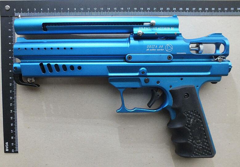 Sichergestellt: eine Paintball-Pistole