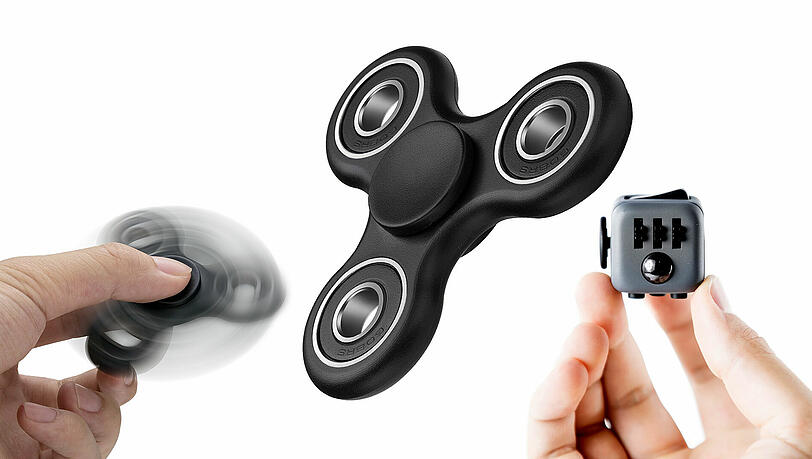 Fidget Spinner und Fidget Cube: Der Zappelphilipp-Hype aus dem Internet erobert Kinder- und Arbeitszimmer. Fidget Spinner und Fidget Cube: Der Zappelphilipp-Hype aus dem Internet erobert Kinder- und Arbeitszimmer.