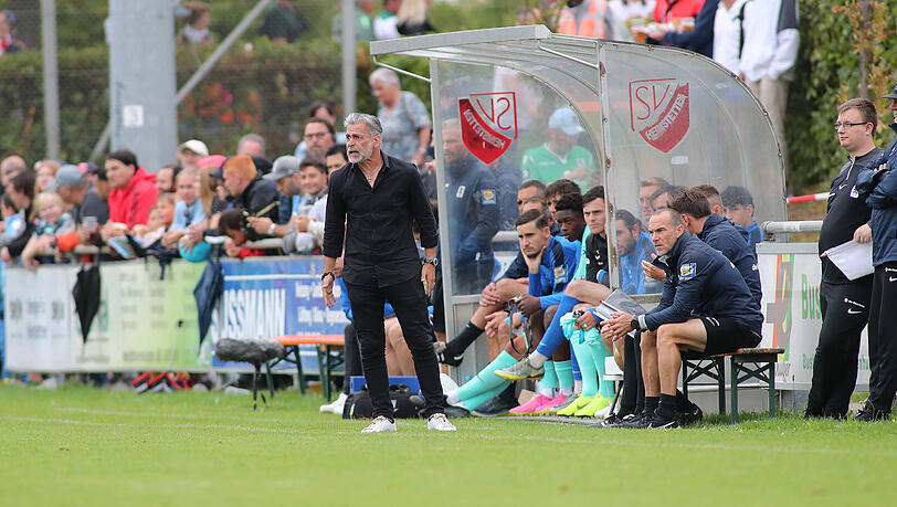 Löwen-Coach Maurizio Jacobacci hat noch keine Entscheidung im Torwart-Duell getroffen. Löwen-Coach Maurizio Jacobacci hat noch keine Entscheidung im Torwart-Duell getroffen.