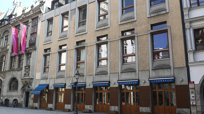 Mitten in München betrieb Alfons Schuhbeck bis 2022 das Edel-Restaurant Südtiroler Stuben. Nach zwei Jahren Umbau zieht nun die Weihenstephan Brauerei ein.