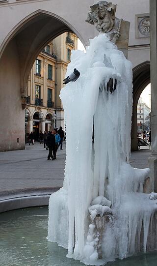 Saukalt! Eiszeit herrscht in München. Die schönsten Bibber-Bilder gibt's in der Bilderstrecke zum Durchklicken...