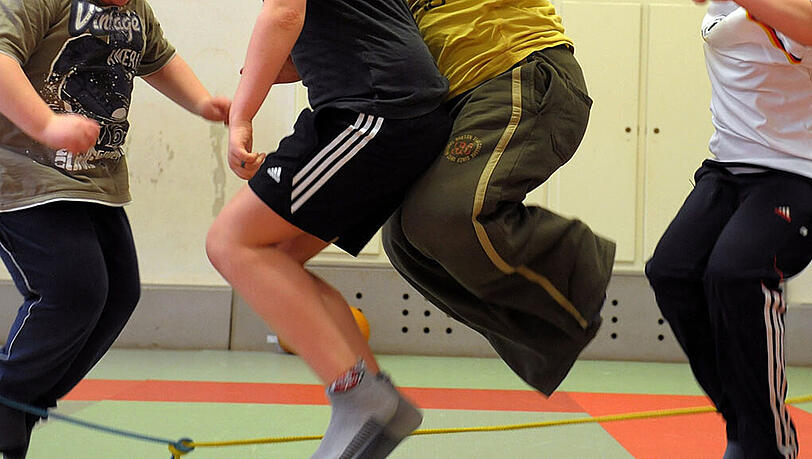 Die Europäer werden immer dicker - dagegen hilft neben einer dauerhaften Ernährungsumstellung viel Sport. Die Europäer werden immer dicker - dagegen hilft neben einer dauerhaften Ernährungsumstellung viel Sport.