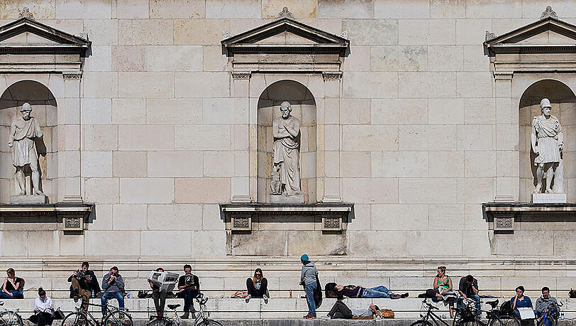 Am Freitag gab es erste Frühlingsanzeichen, wie hier an der Glyptothek am Königsplatz. Am Freitag gab es erste Frühlingsanzeichen, wie hier an der Glyptothek am Königsplatz.