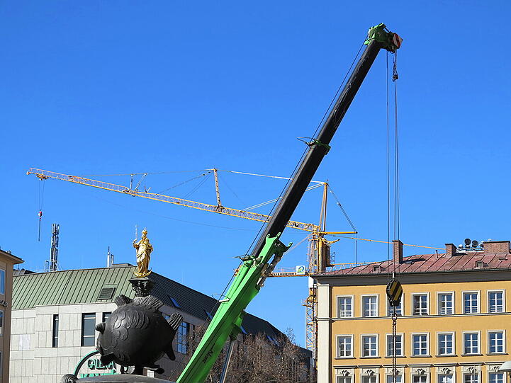 Dauerbaustelle stimmungsvoll fotografiert.