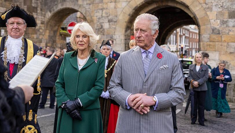 König Charles III. und Königsgemahlin Camilla wollen mit Ngozi Fulani über den rassistischen Vorfall bei einem Event im Buckingham Palast sprechen.