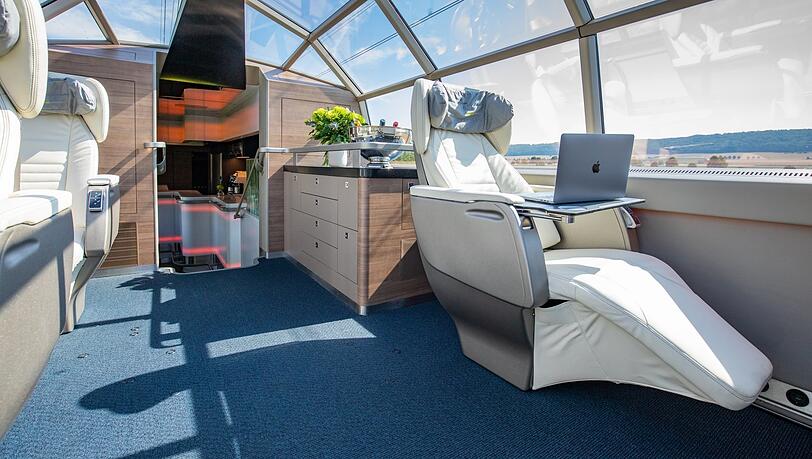 Loungesessel wie in der ersten Klasse im Flugzeug: Die Fahrt im Luxon-Privatzug kann gemütlich gestaltet werden - doch sie ist nicht ganz billig. Loungesessel wie in der ersten Klasse im Flugzeug: Die Fahrt im Luxon-Privatzug kann gemütlich gestaltet werden - doch sie ist nicht ganz billig.