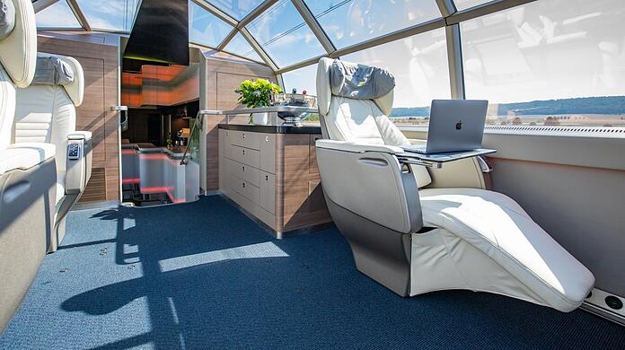 Loungesessel wie in der ersten Klasse im Flugzeug: Die Fahrt im Luxon-Privatzug kann gemütlich gestaltet werden - doch sie ist nicht ganz billig.