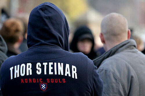 Typisches Thor-Steinar-Klientel bei einem Nazi-Aufmarsch im brandenburgischen Seelow.
