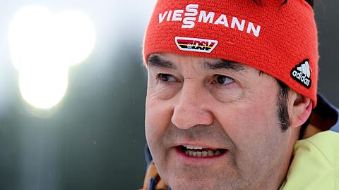 Horst Hüttel hofft auf eine baldige Vierschanzentournee auch für die Skispringerinnen.