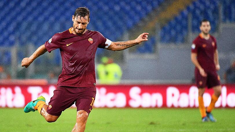 Francesco Totti wird am Dienstag 40 Jahre alt. Francesco Totti wird am Dienstag 40 Jahre alt.